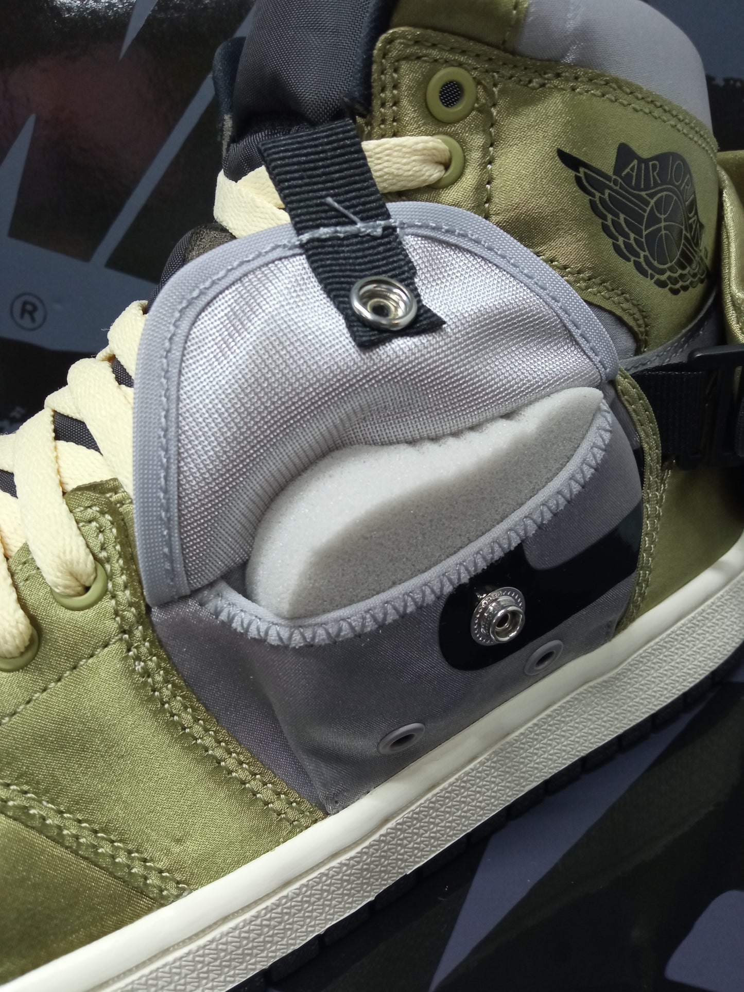 Air Jordan 1 Retro High Utility 'Oliva neutral'
