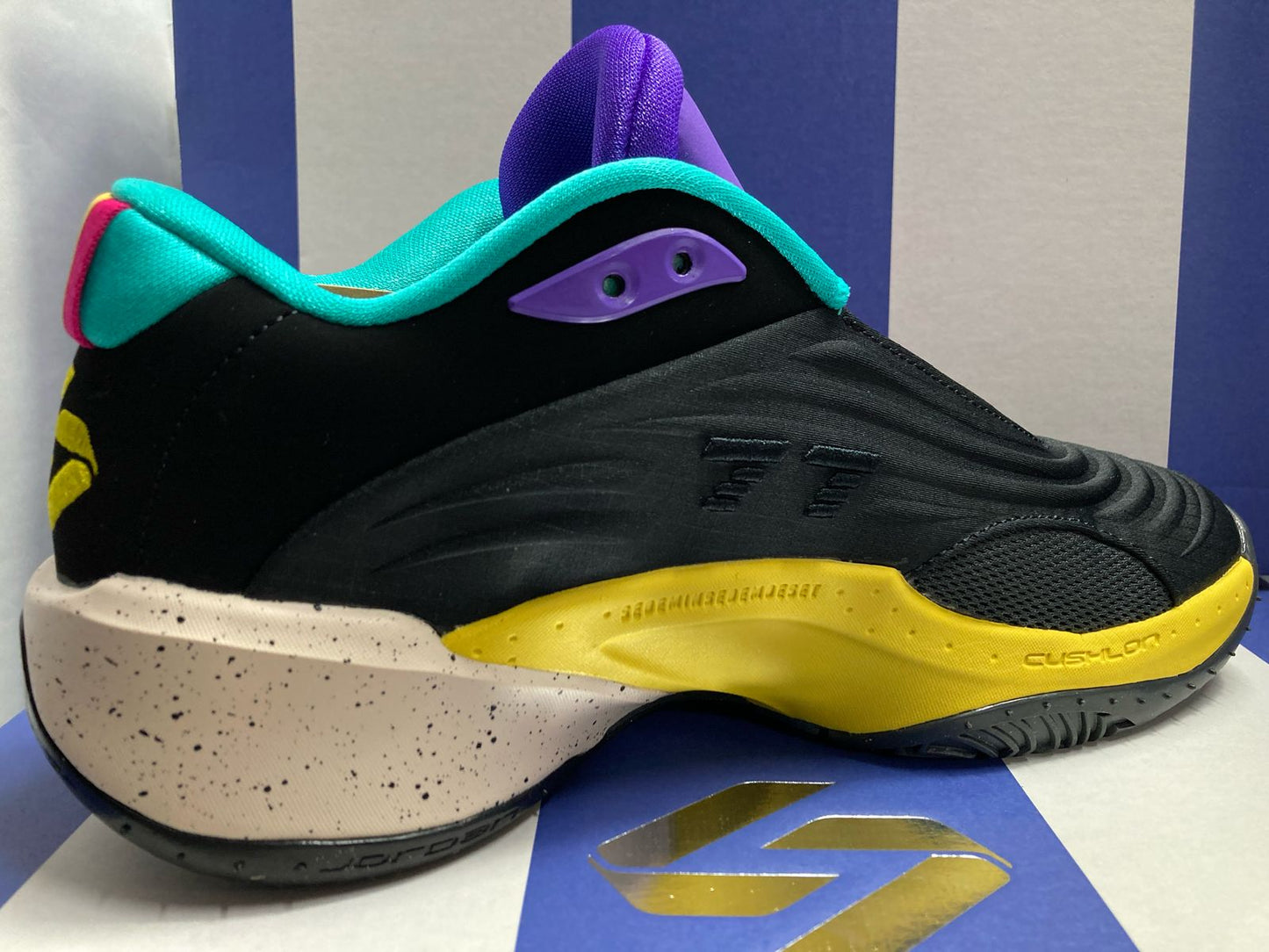 Jordan Luka 3 'Black Hyper Jade Pink'