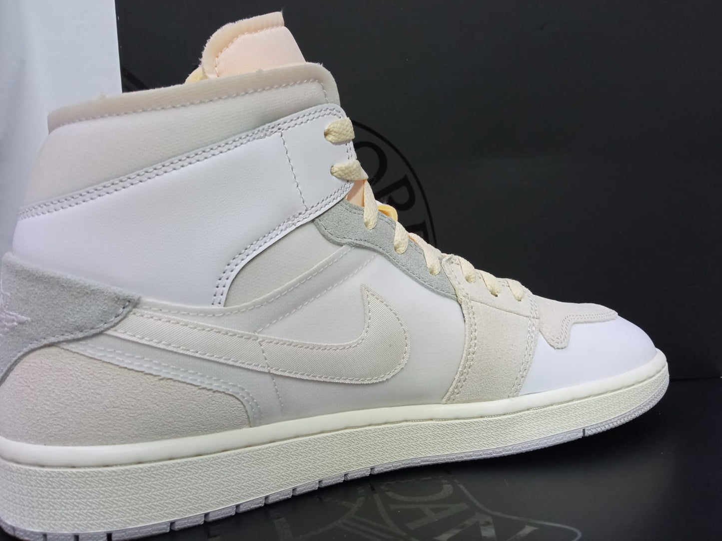 Air Jordan 1 Mid SE Craft ''Inside Out''