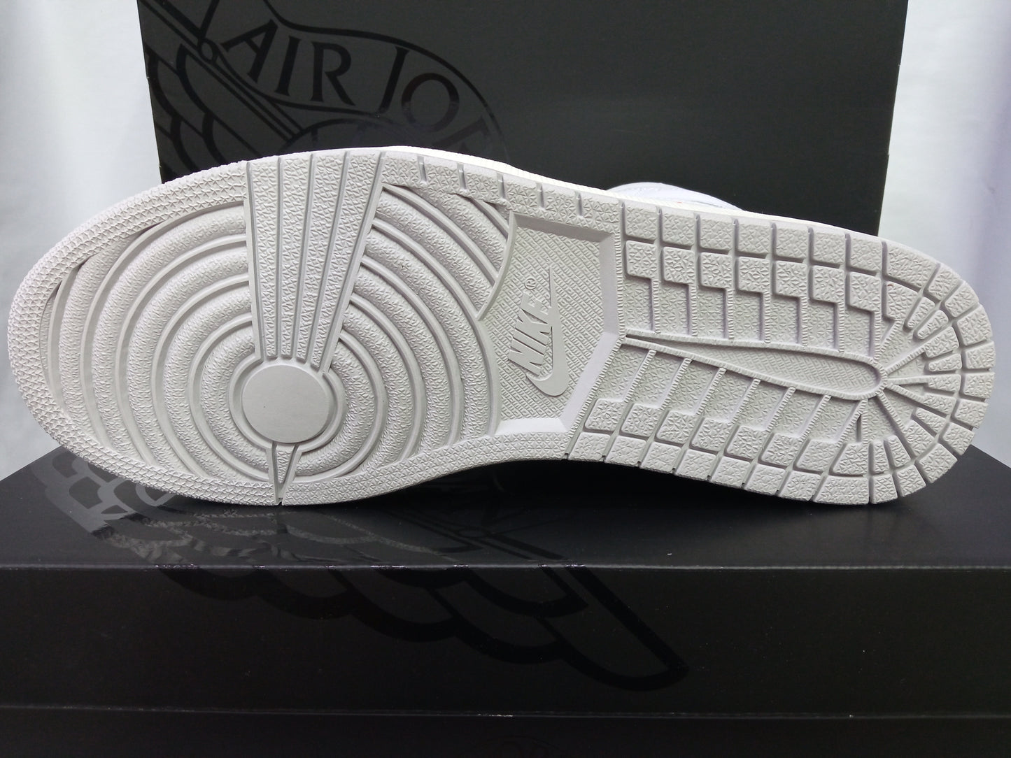 Air Jordan 1 Mid SE Craft ''Inside Out''