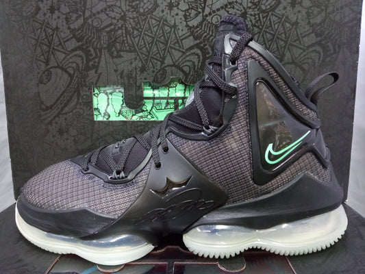 Nike LeBron 19 ''Black Green Glow''