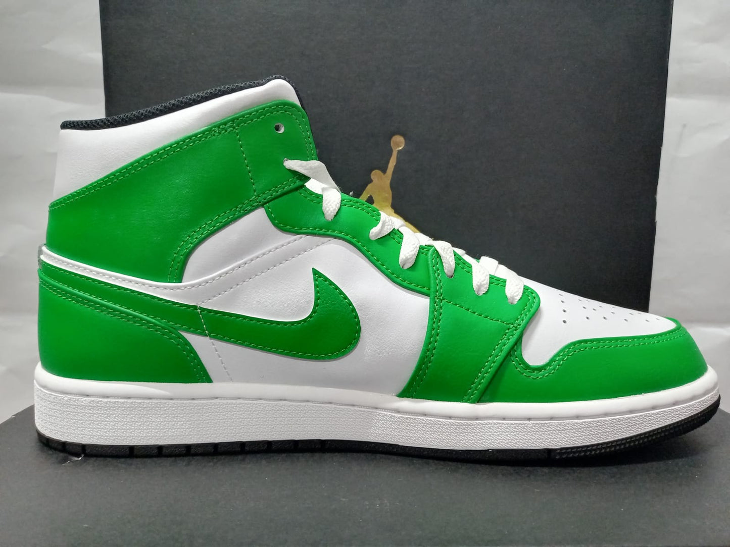 Air Jordan 1 Mid 'Lucky Green'