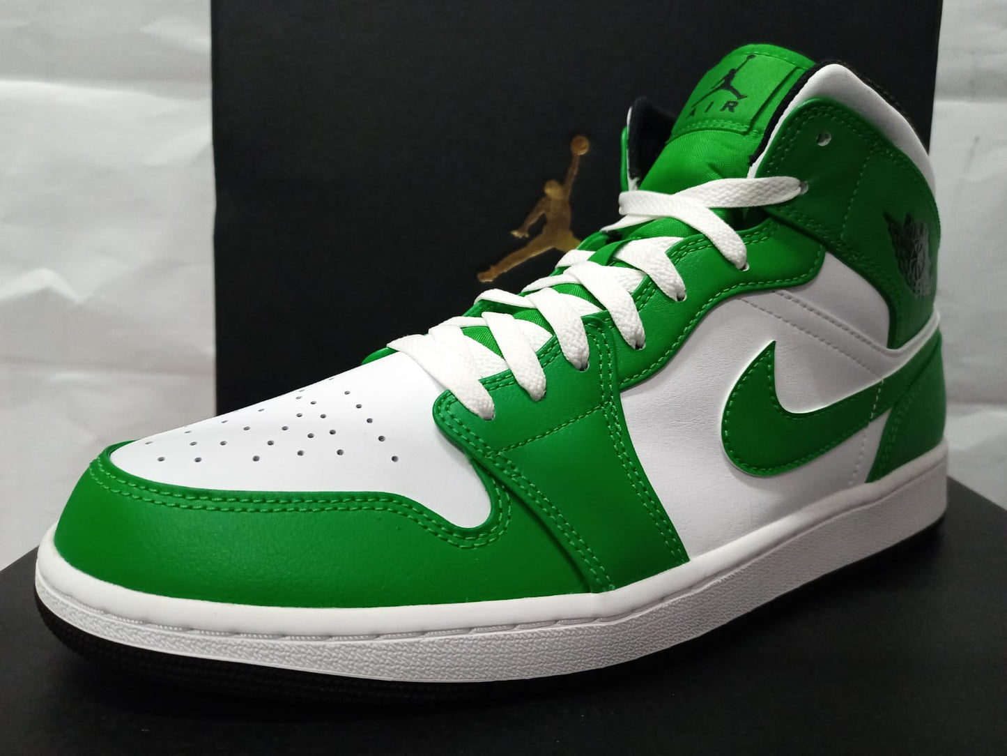 Air Jordan 1 Mid 'Lucky Green'
