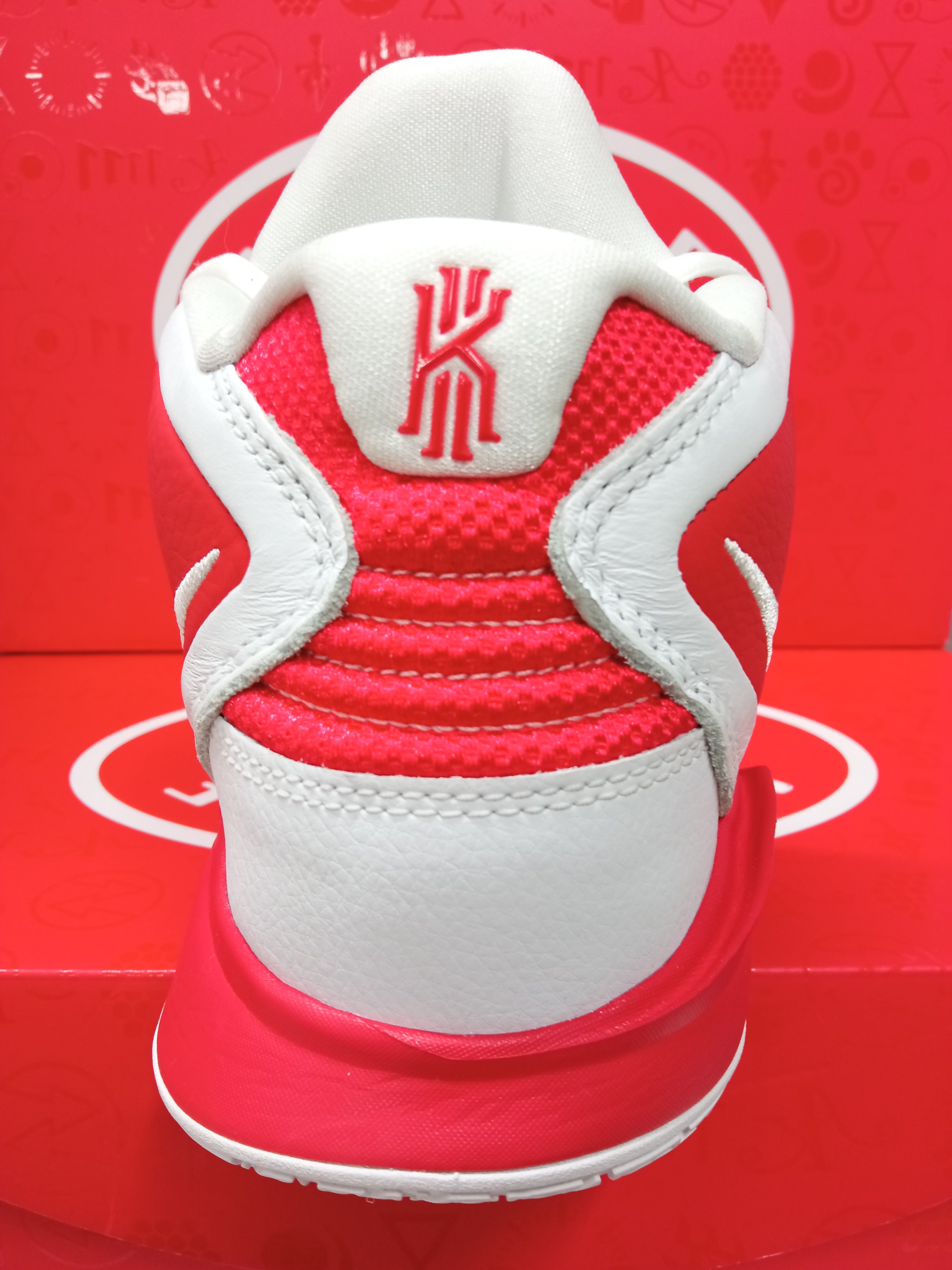 Nike kyrie tennis shoes top